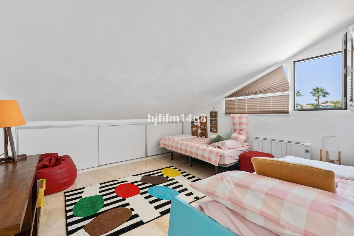 Se vende Villa - Chalet de 5 dormitorios en Costa Del Sol, Málaga, España