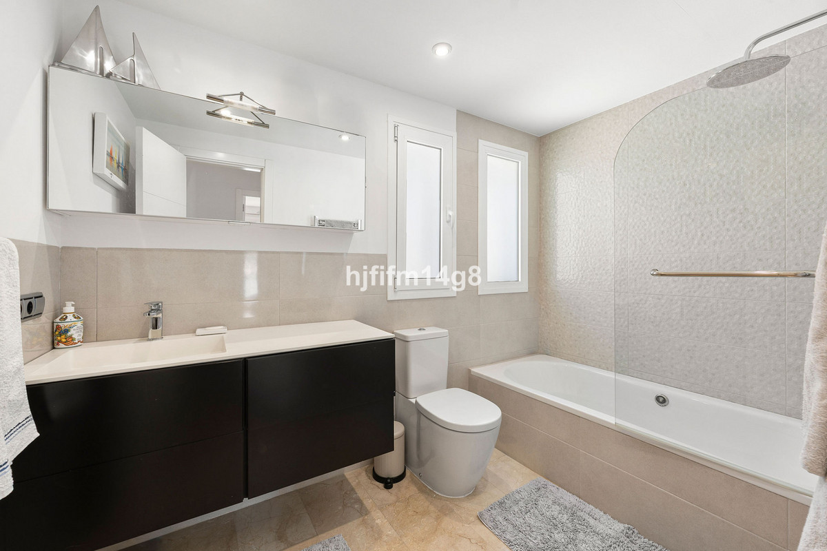 Se vende Villa - Chalet de 5 dormitorios en Costa Del Sol, Málaga, España