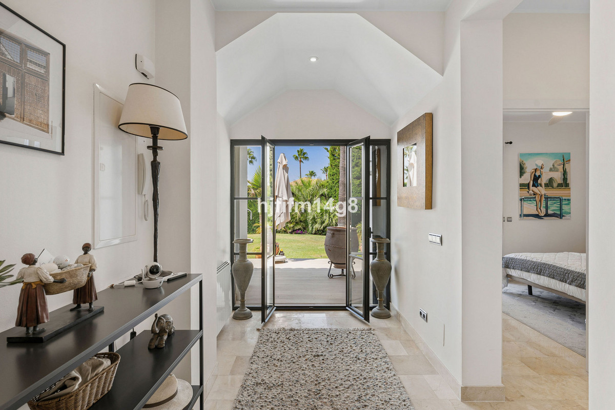 Se vende Villa - Chalet de 5 dormitorios en Costa Del Sol, Málaga, España