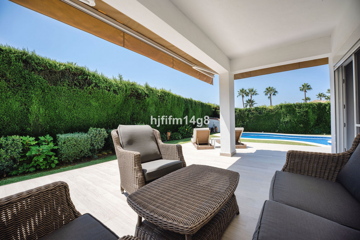Se vende Villa - Chalet de 5 dormitorios en Costa Del Sol, Málaga, España