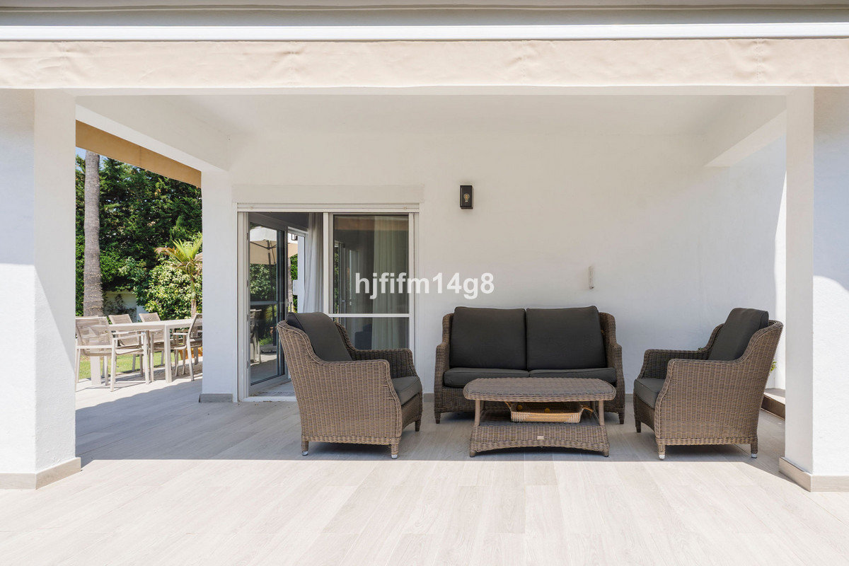 Se vende Villa - Chalet de 5 dormitorios en Costa Del Sol, Málaga, España