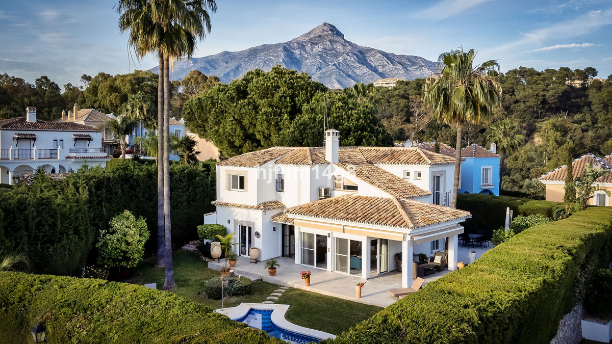 Se vende Villa - Chalet de 5 dormitorios en Costa Del Sol, Málaga, España