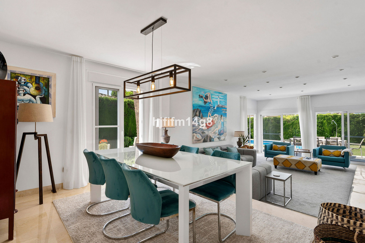 Se vende Villa - Chalet de 5 dormitorios en Costa Del Sol, Málaga, España