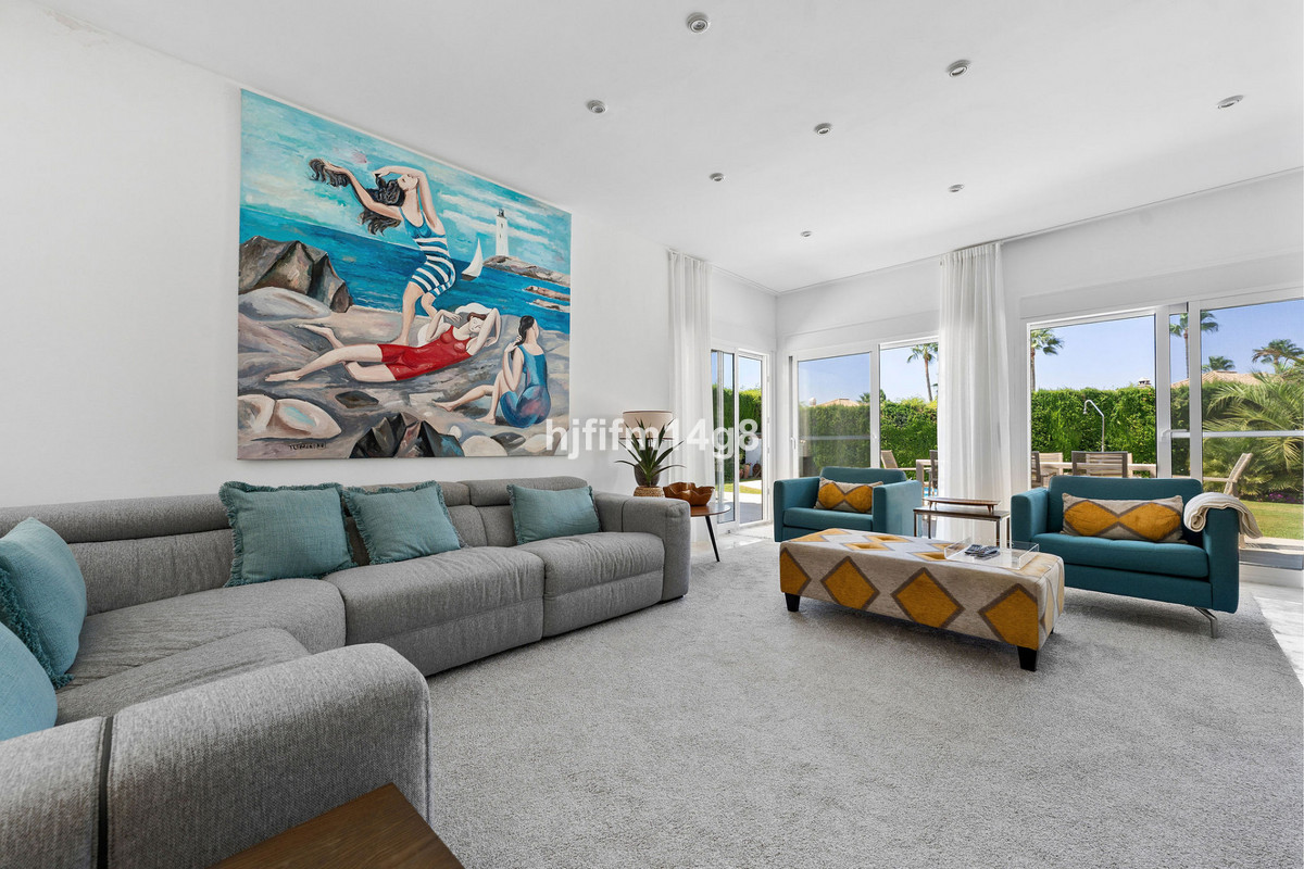 Se vende Villa - Chalet de 5 dormitorios en Costa Del Sol, Málaga, España