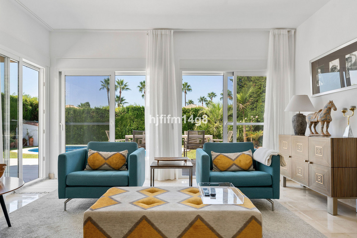 Se vende Villa - Chalet de 5 dormitorios en Costa Del Sol, Málaga, España