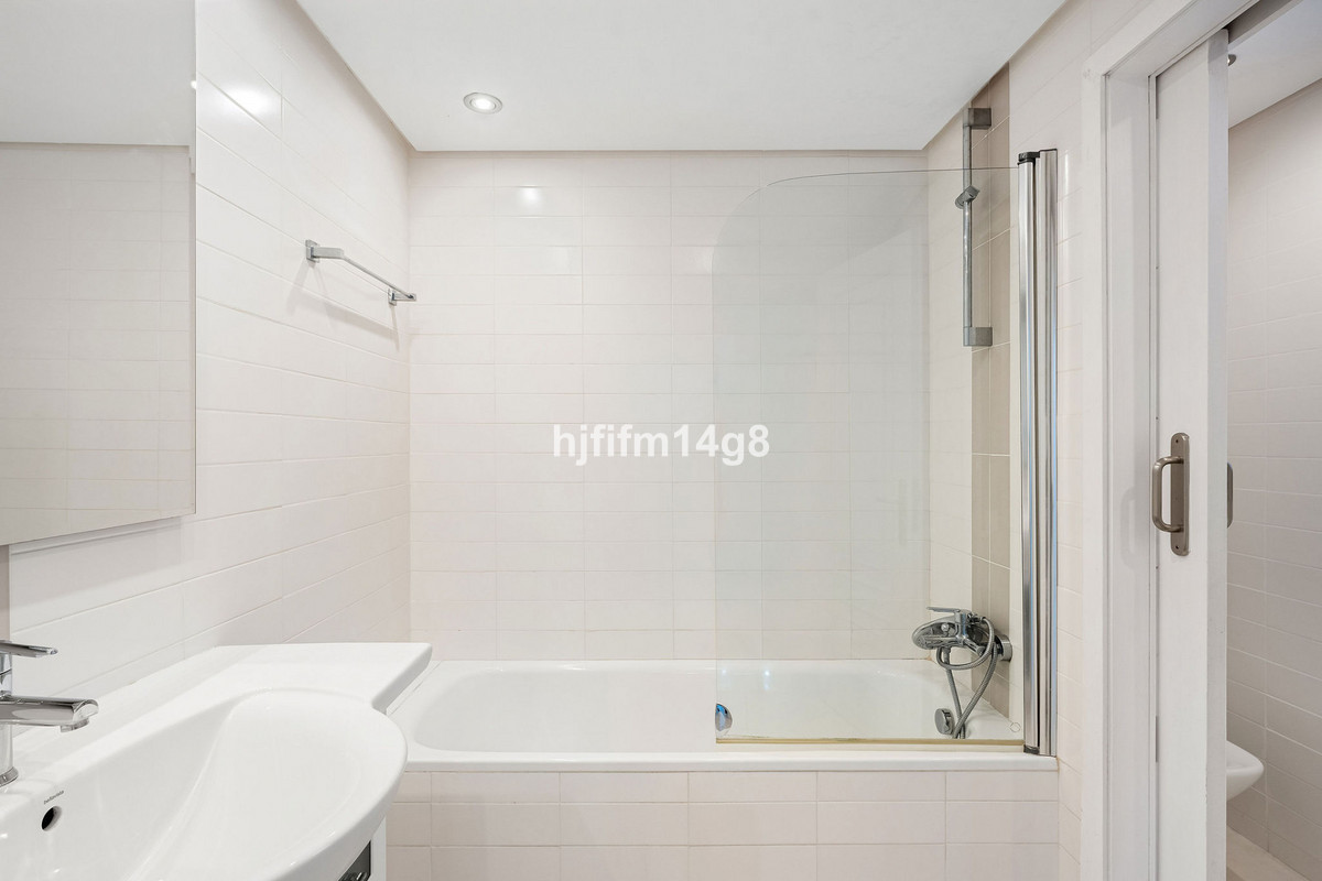 2 Bed Apartment for sale in Puerto Banús Costa Del Sol, Málaga, Spain