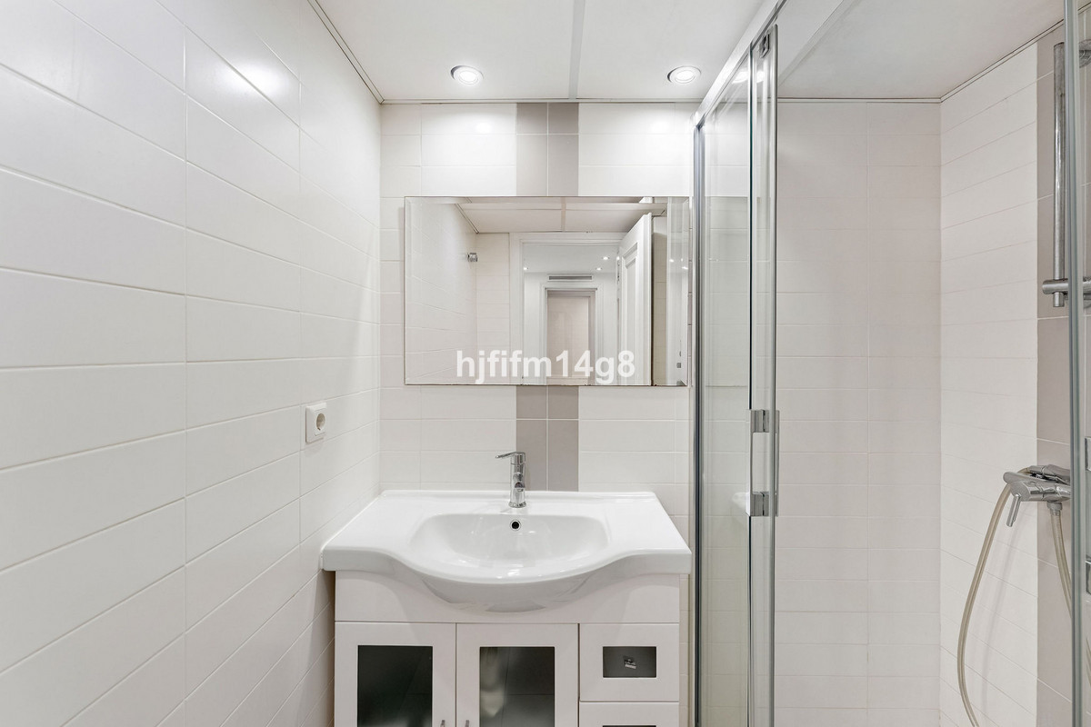 2 Bed Apartment for sale in Puerto Banús Costa Del Sol, Málaga, Spain