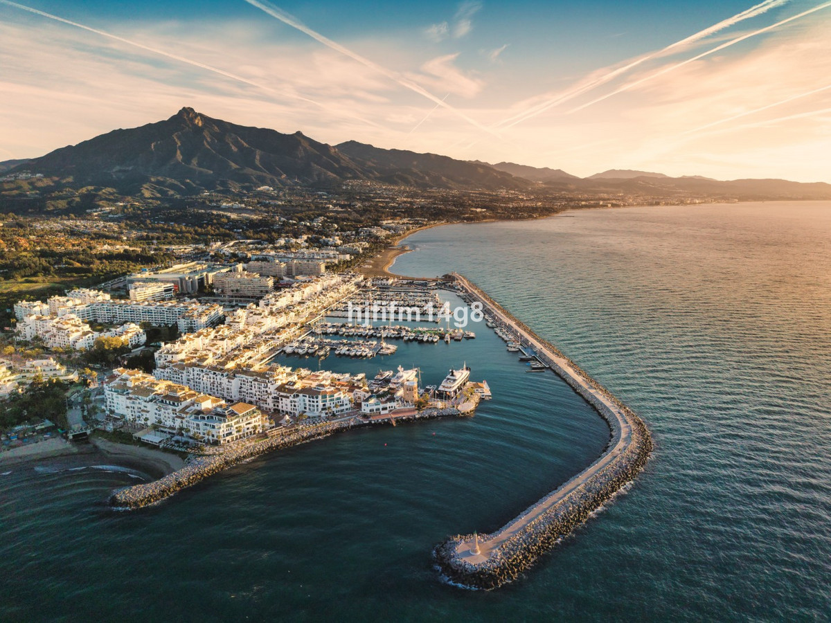 2 Bed Apartment for sale in Puerto Banús Costa Del Sol, Málaga, Spain