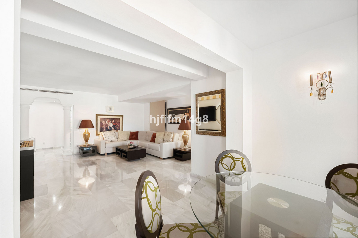2 Bed Apartment for sale in Puerto Banús Costa Del Sol, Málaga, Spain