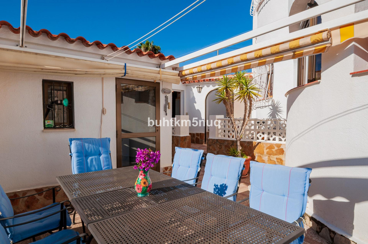 Se vende Villa - Chalet de 3 dormitorios en Costa Blanca, Alicante, España