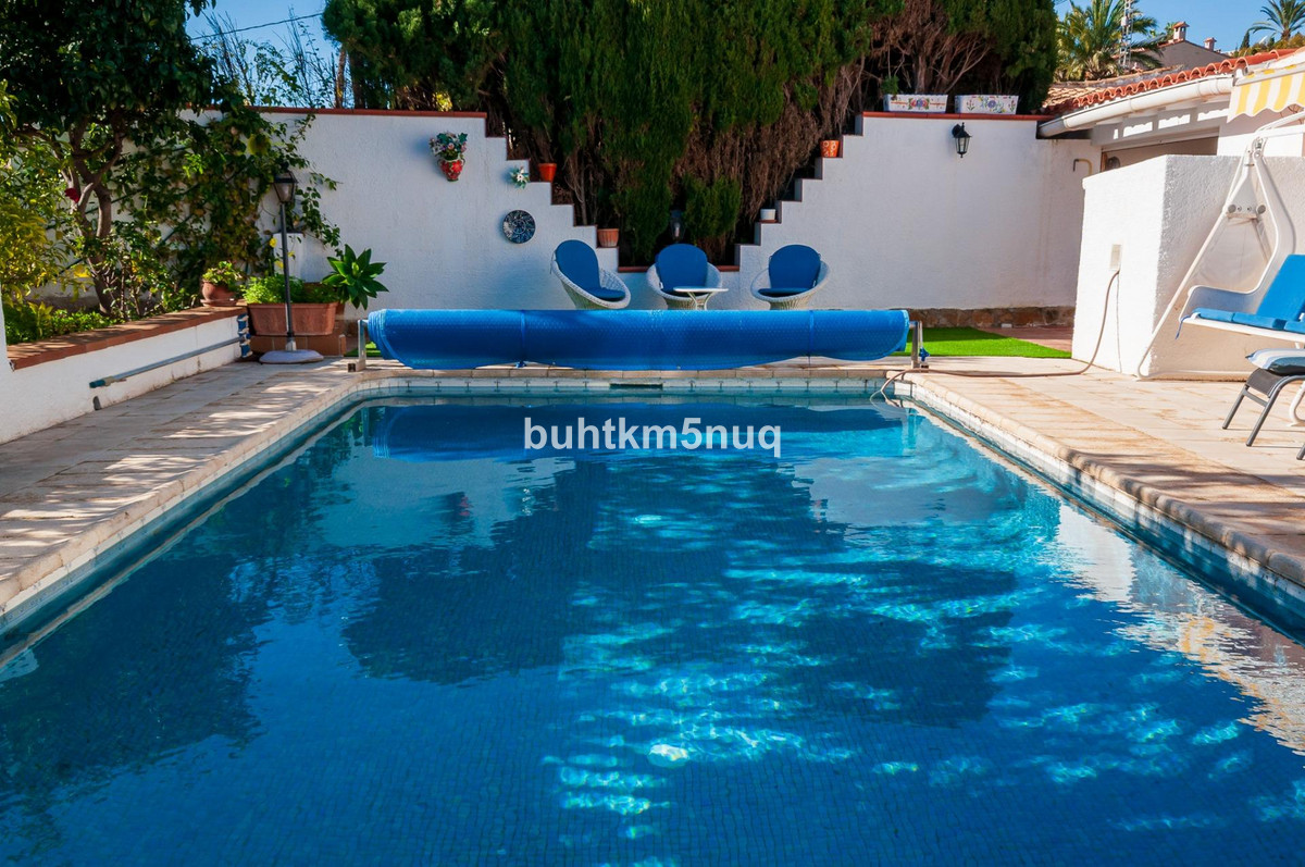 Se vende Villa - Chalet de 3 dormitorios en Costa Blanca, Alicante, España
