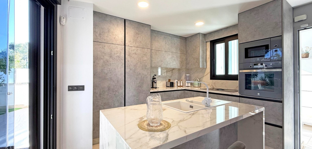 Se vende Villa - Chalet de 3 dormitorios en Costa Blanca, Alicante, España