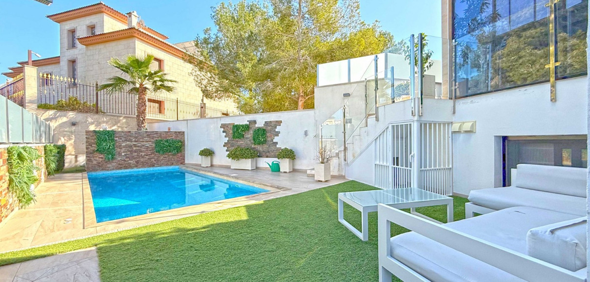 Se vende Villa - Chalet de 3 dormitorios en Costa Blanca, Alicante, España
