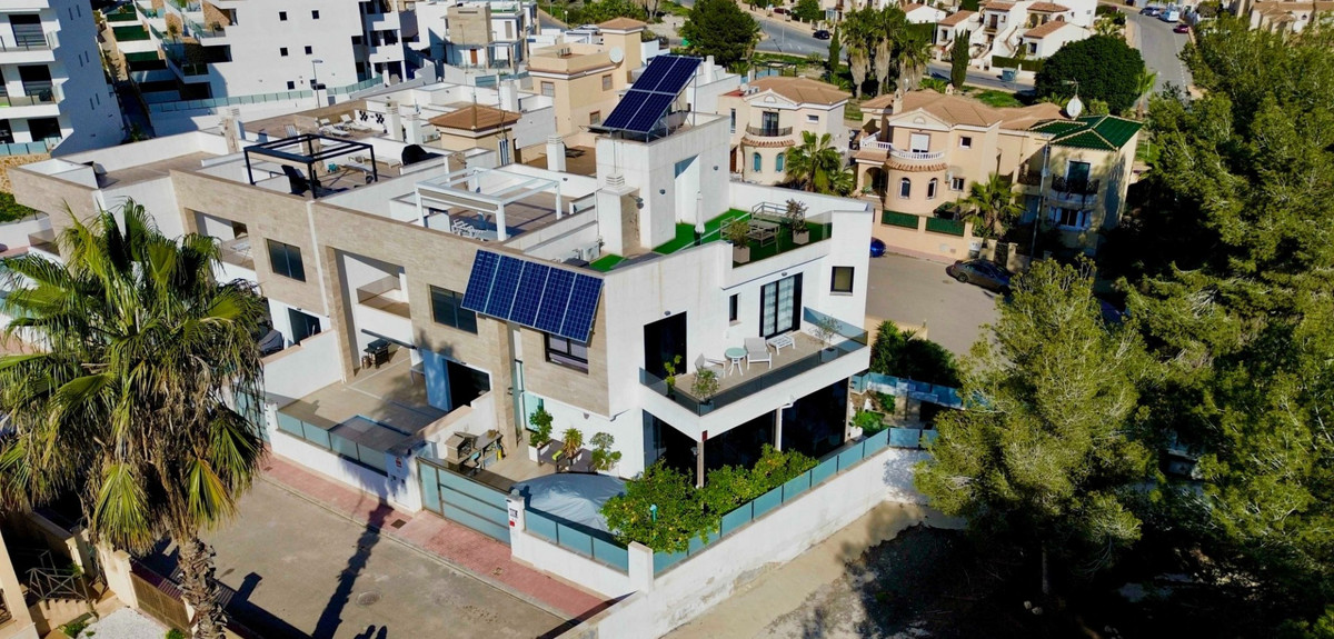 Se vende Villa - Chalet de 3 dormitorios en Costa Blanca, Alicante, España