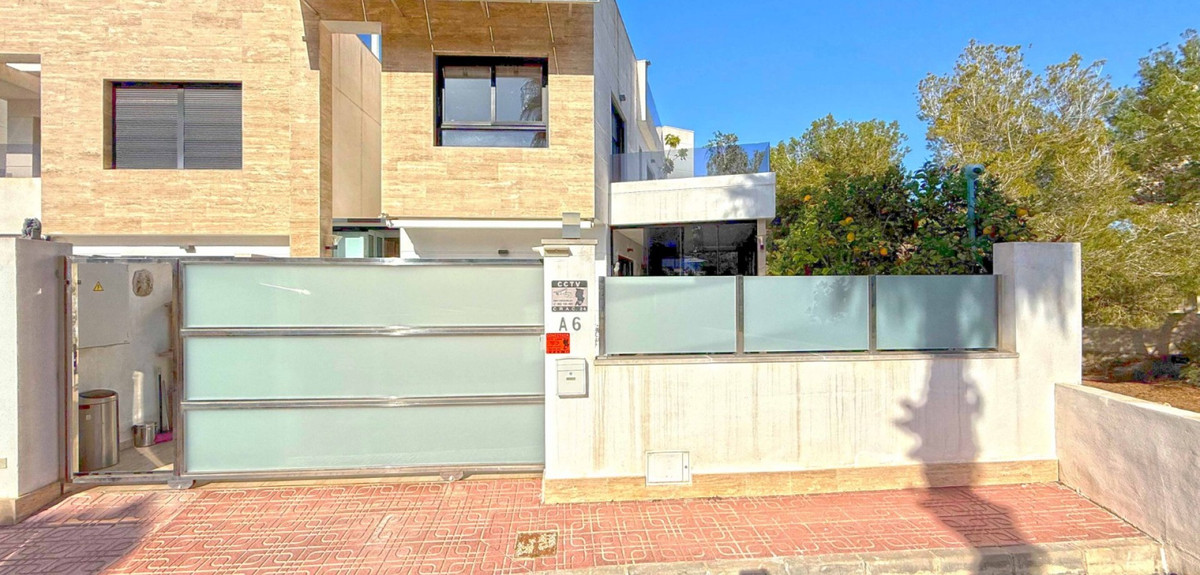 Se vende Villa - Chalet de 3 dormitorios en Costa Blanca, Alicante, España