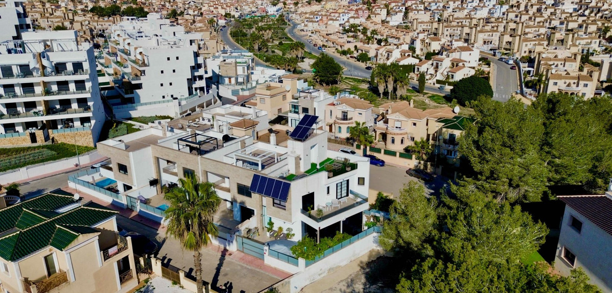 Se vende Villa - Chalet de 3 dormitorios en Costa Blanca, Alicante, España