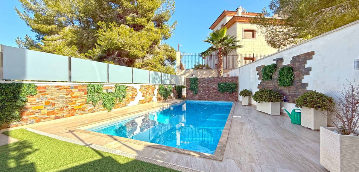 Se vende Villa - Chalet de 3 dormitorios en Costa Blanca, Alicante, España