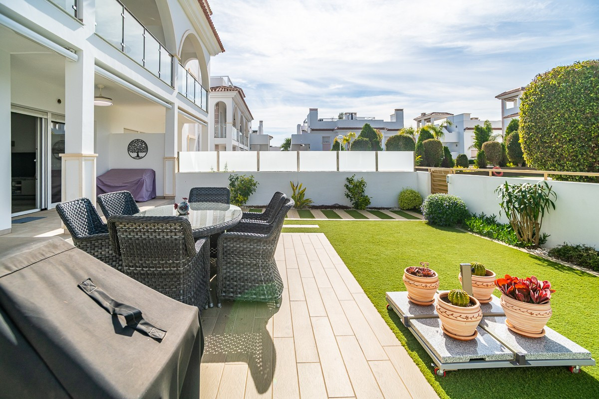 Se vende Apartamento Planta Baja de 2 dormitorios en Costa Blanca, Alicante, España