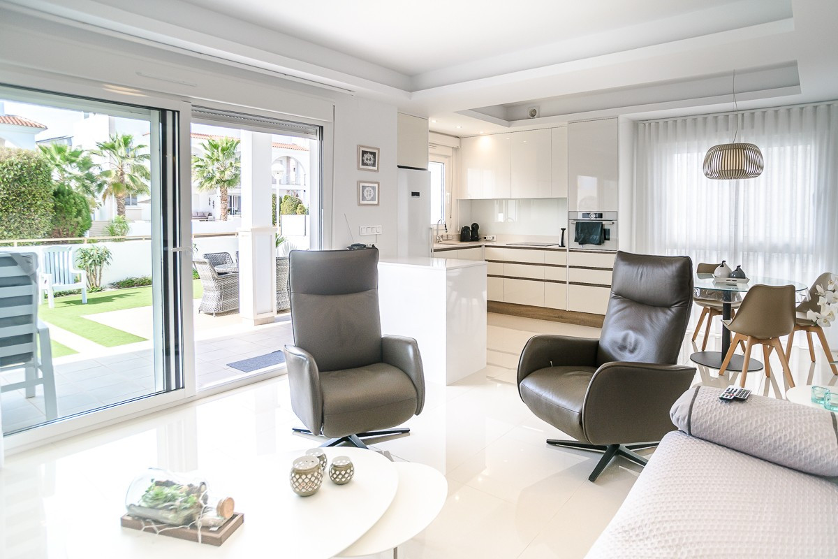 Se vende Apartamento Planta Baja de 2 dormitorios en Costa Blanca, Alicante, España