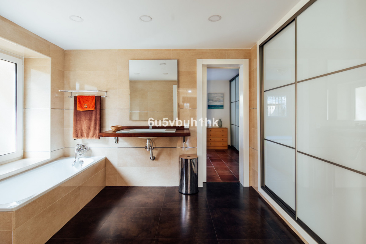 5 Bed Townhouse for sale in Alhaurín De La Torre Costa Del Sol, Málaga, Spain