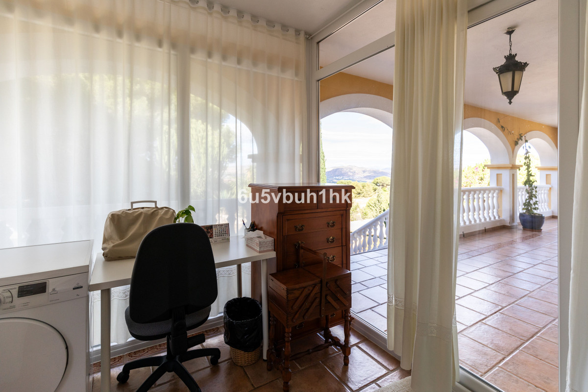 5 Bed Townhouse for sale in Alhaurín De La Torre Costa Del Sol, Málaga, Spain