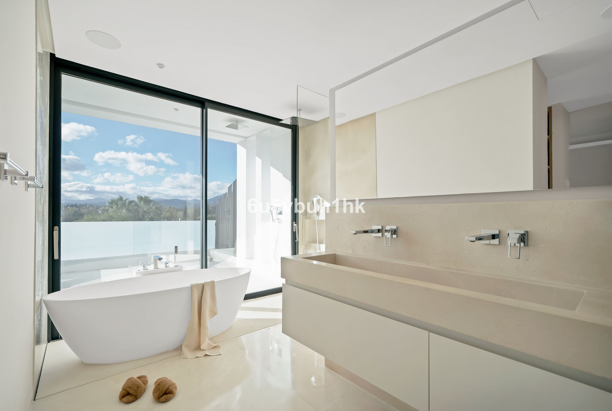 Se vende Villa - Chalet de 6 dormitorios en Costa Del Sol, Málaga, España