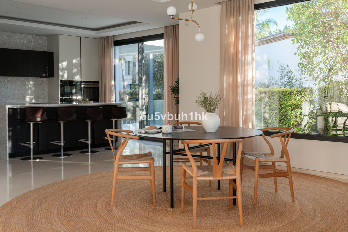 Se vende Villa - Chalet de 6 dormitorios en Costa Del Sol, Málaga, España