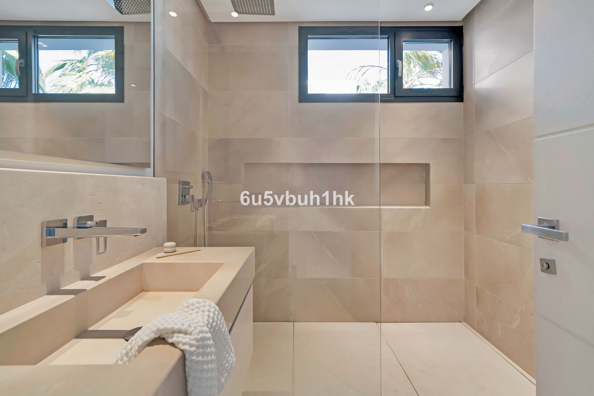 Se vende Villa - Chalet de 6 dormitorios en Costa Del Sol, Málaga, España
