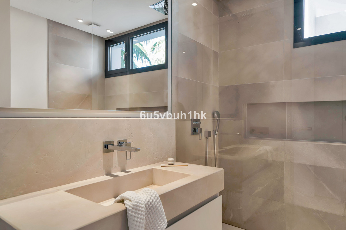 Se vende Villa - Chalet de 6 dormitorios en Costa Del Sol, Málaga, España