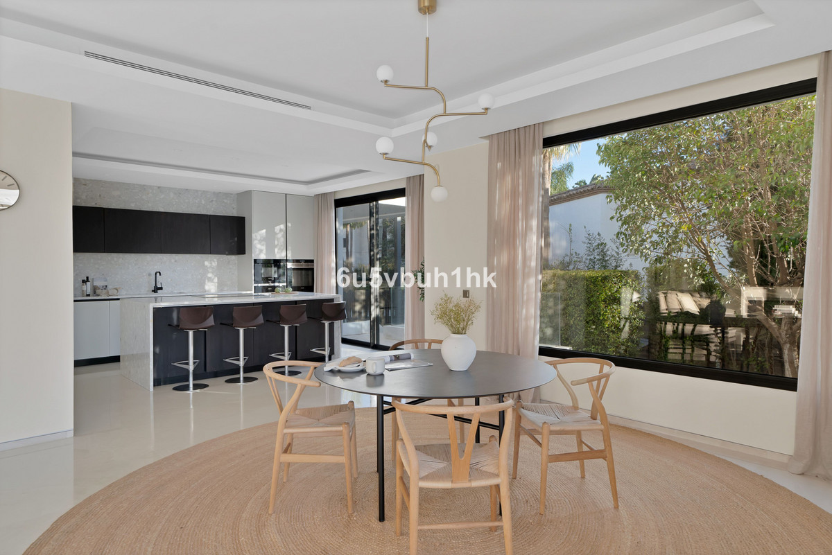 Se vende Villa - Chalet de 6 dormitorios en Costa Del Sol, Málaga, España