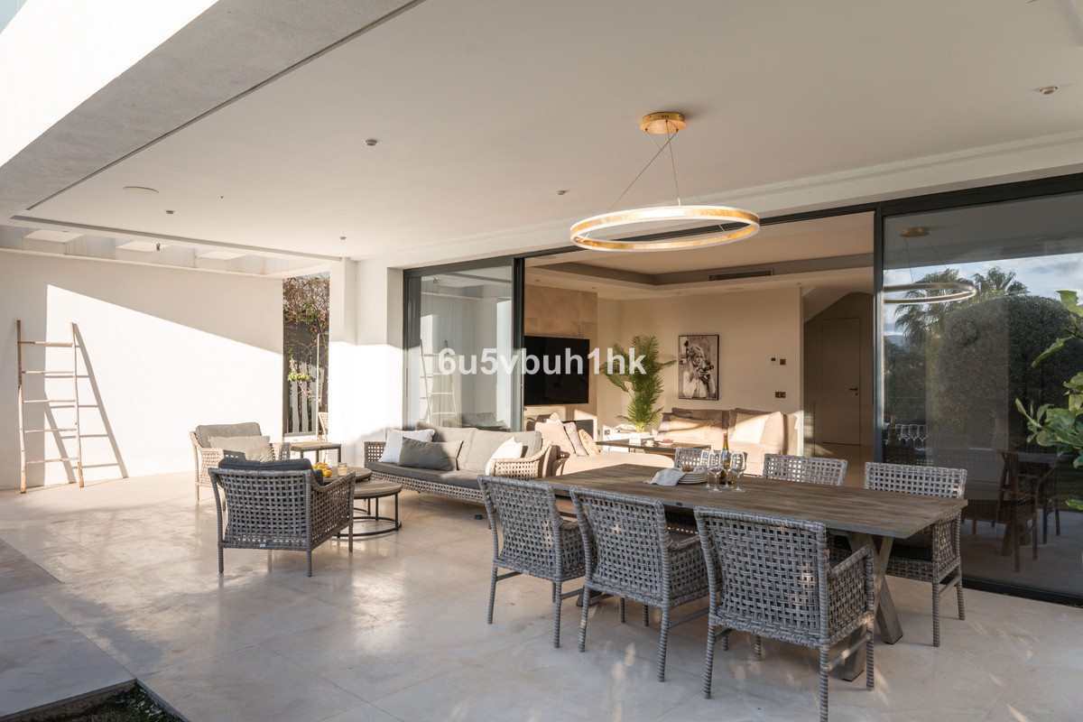 Se vende Villa - Chalet de 6 dormitorios en Costa Del Sol, Málaga, España