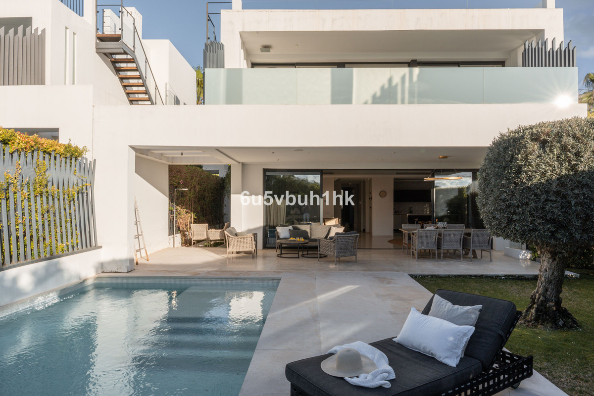 Se vende Villa - Chalet de 6 dormitorios en Costa Del Sol, Málaga, España