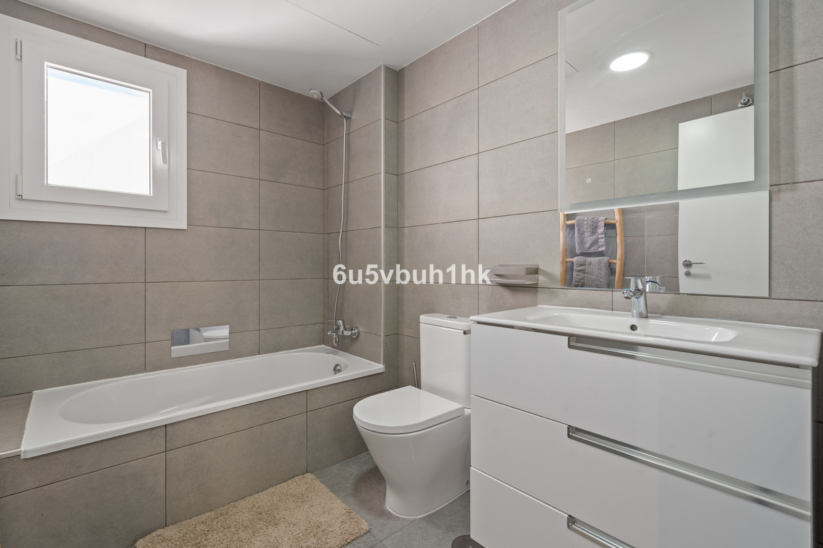 4 Bed Apartment for sale in Estepona Costa Del Sol, Málaga, Spain