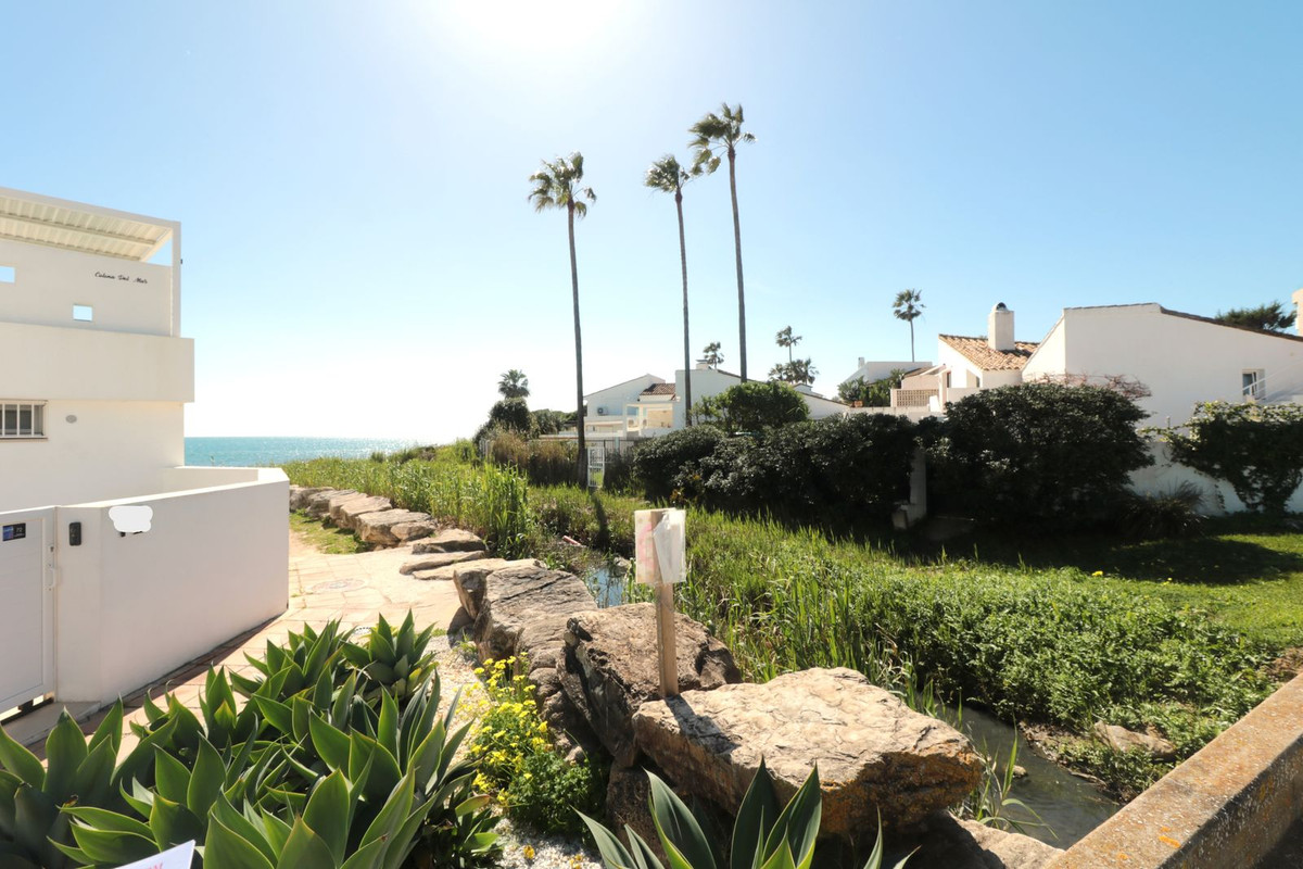 3 Bed Townhouse for sale in Estepona Costa Del Sol, Málaga, Spain