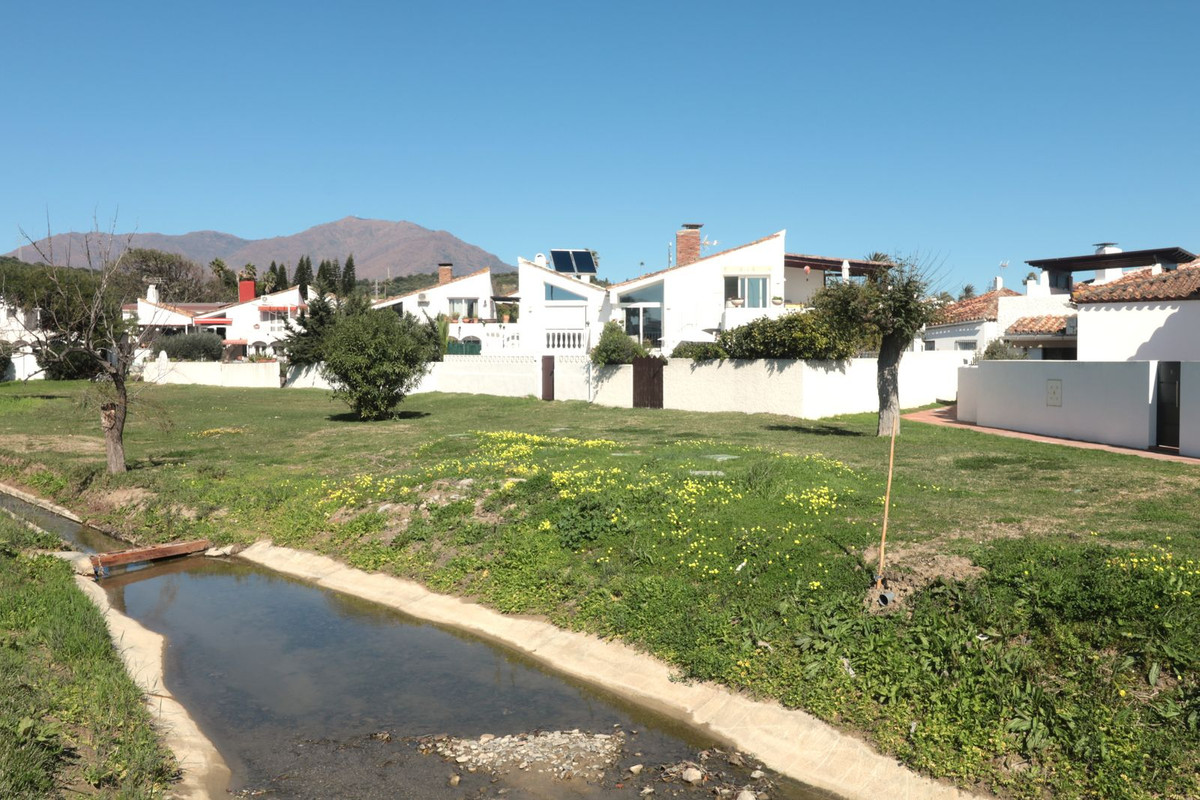 3 Bed Townhouse for sale in Estepona Costa Del Sol, Málaga, Spain