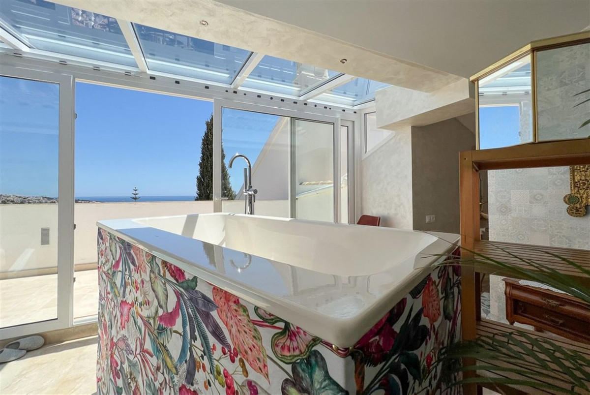 4 Bed Townhouse for sale in Calahonda Costa Del Sol, Málaga, Spain