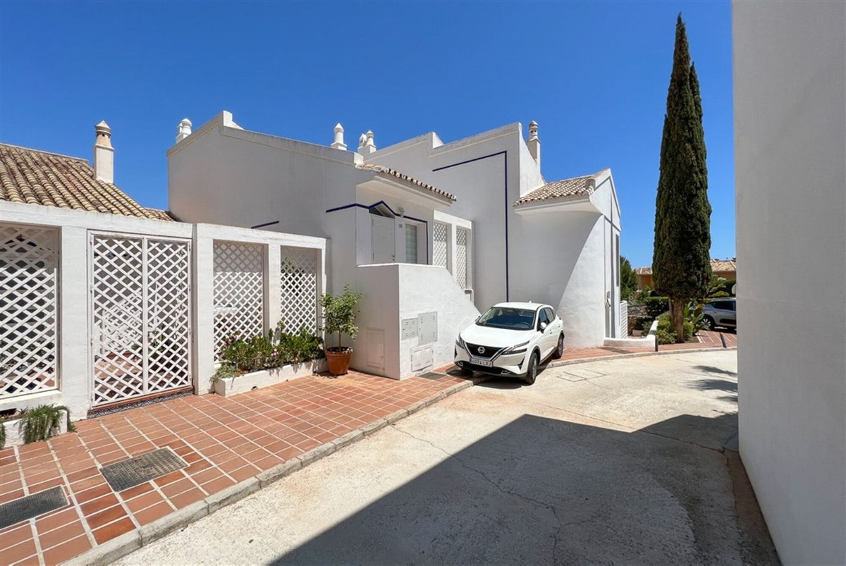 4 Bed Townhouse for sale in Calahonda Costa Del Sol, Málaga, Spain