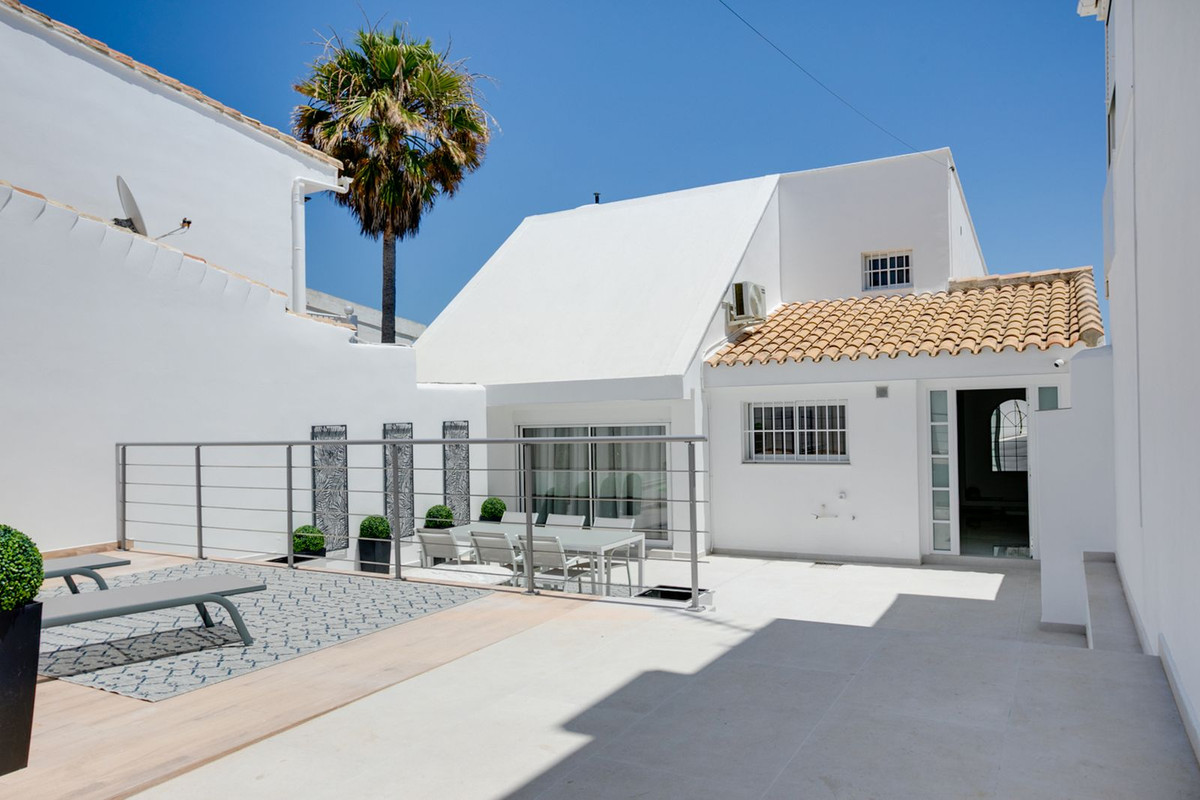 Se vende Villa - Chalet de 3 dormitorios en Costa Del Sol, Málaga, España