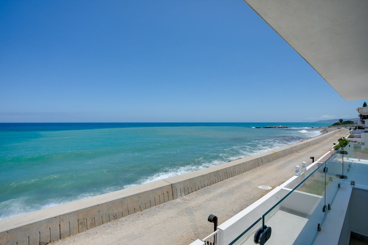 Se vende Villa - Chalet de 3 dormitorios en Costa Del Sol, Málaga, España