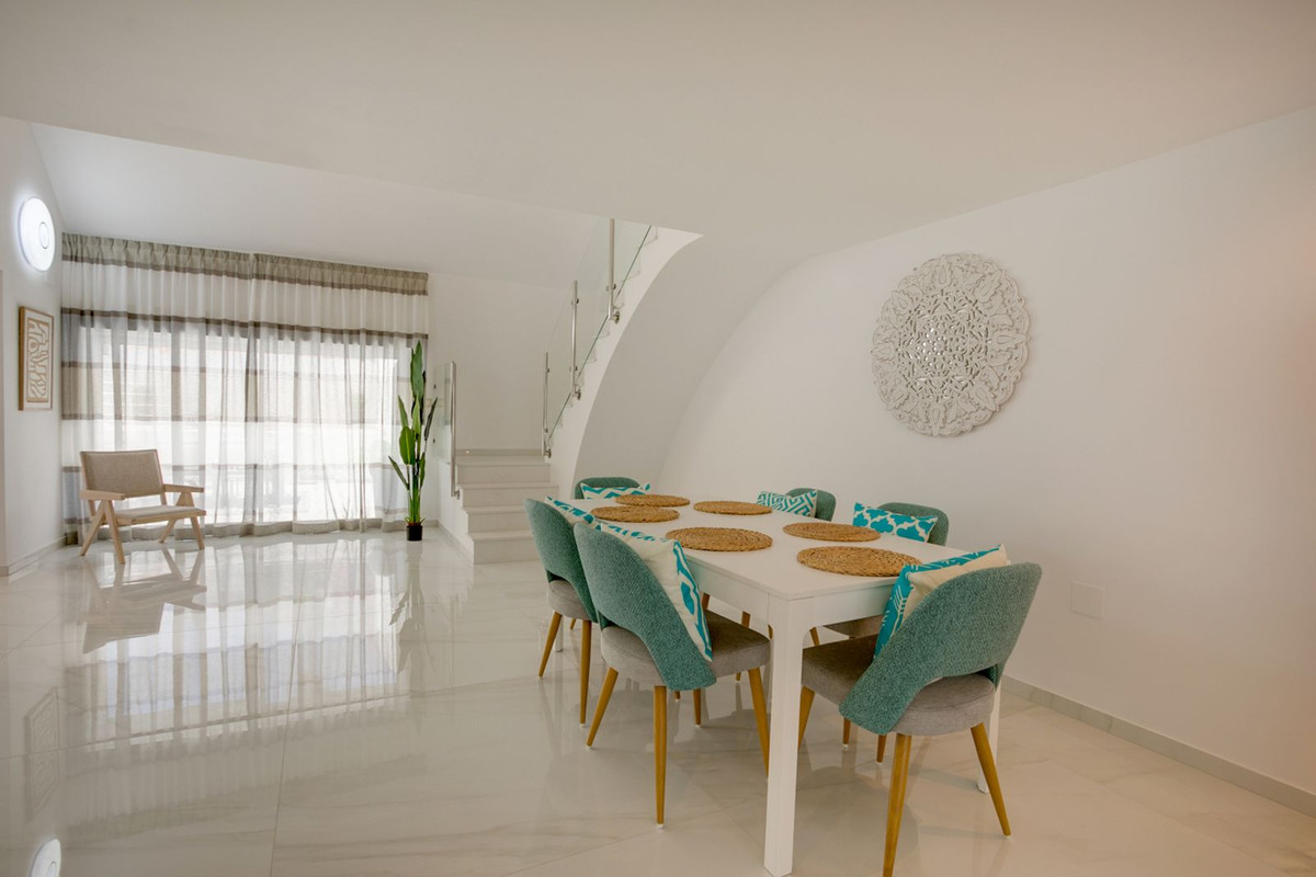 Se vende Villa - Chalet de 3 dormitorios en Costa Del Sol, Málaga, España