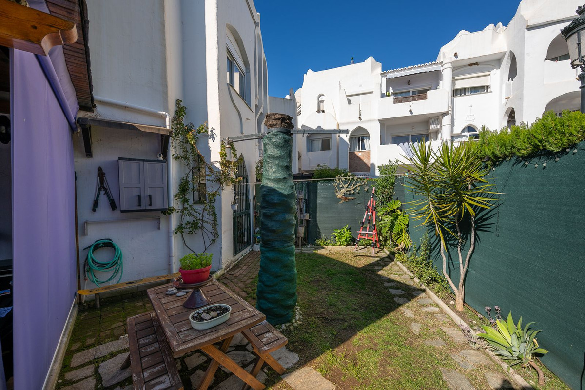 2 Bed Apartment for sale in Calahonda Costa Del Sol, Málaga, Spain