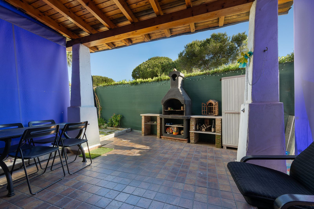 2 Bed Apartment for sale in Calahonda Costa Del Sol, Málaga, Spain