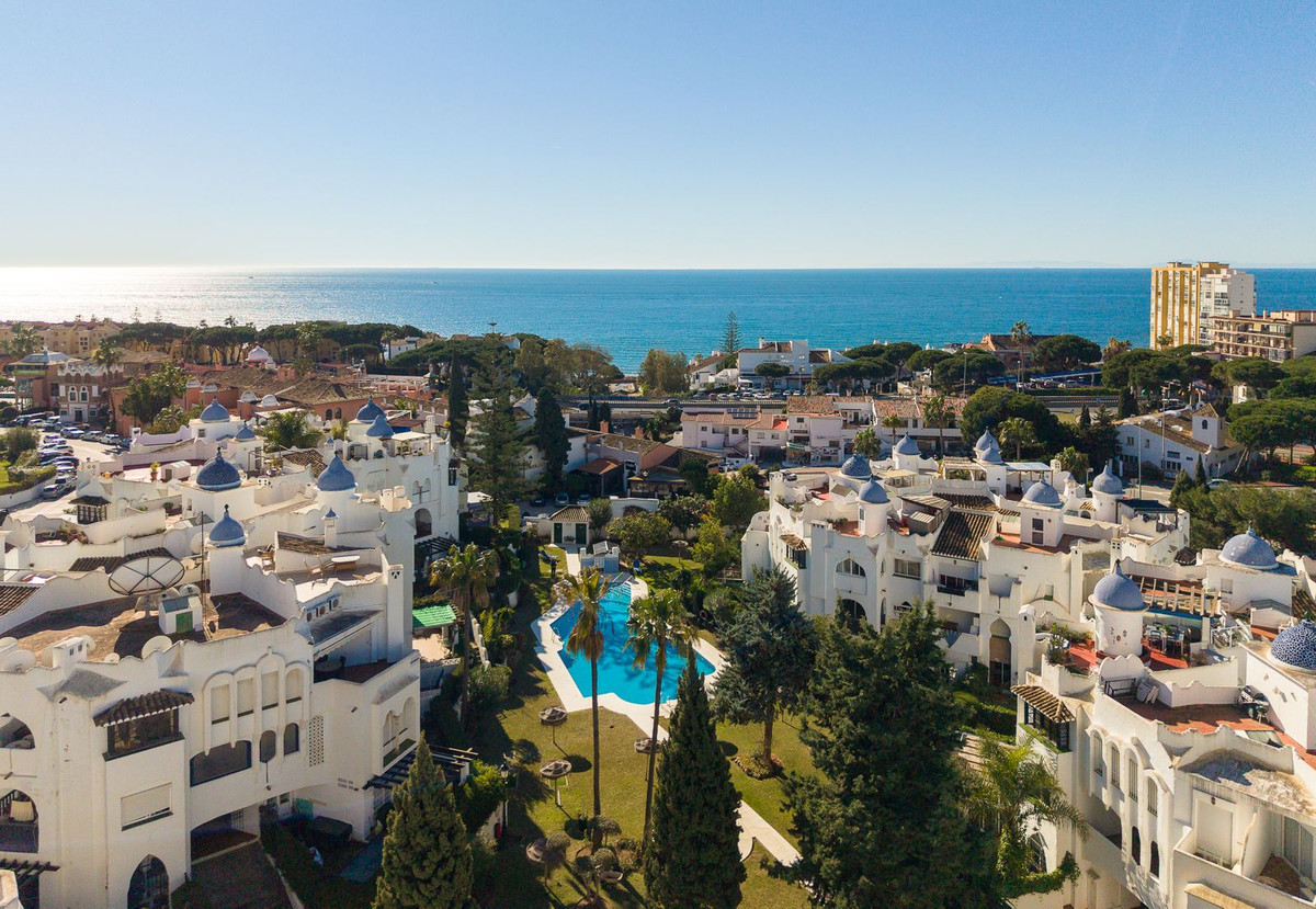 2 Bed Apartment for sale in Calahonda Costa Del Sol, Málaga, Spain