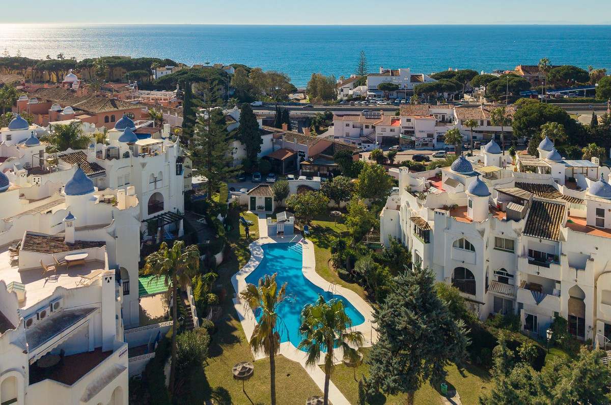 2 Bed Apartment for sale in Calahonda Costa Del Sol, Málaga, Spain