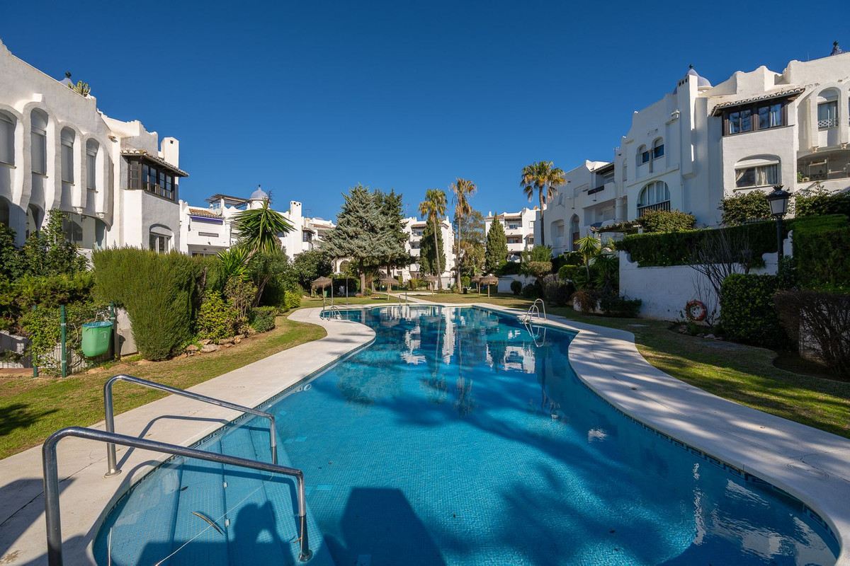 2 Bed Apartment for sale in Calahonda Costa Del Sol, Málaga, Spain
