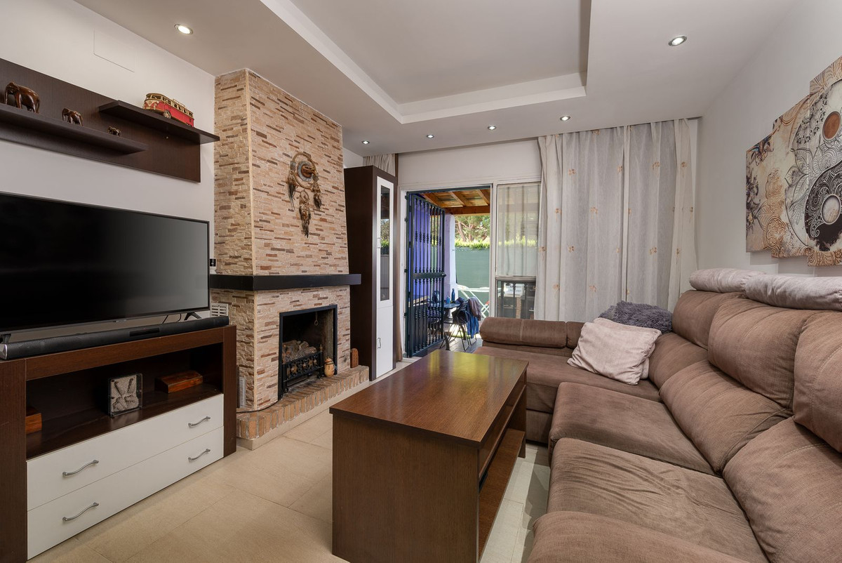 2 Bed Apartment for sale in Calahonda Costa Del Sol, Málaga, Spain