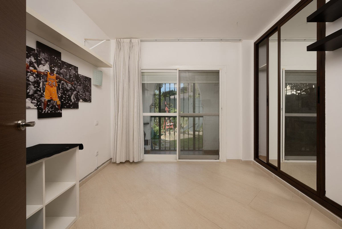 2 Bed Apartment for sale in Calahonda Costa Del Sol, Málaga, Spain
