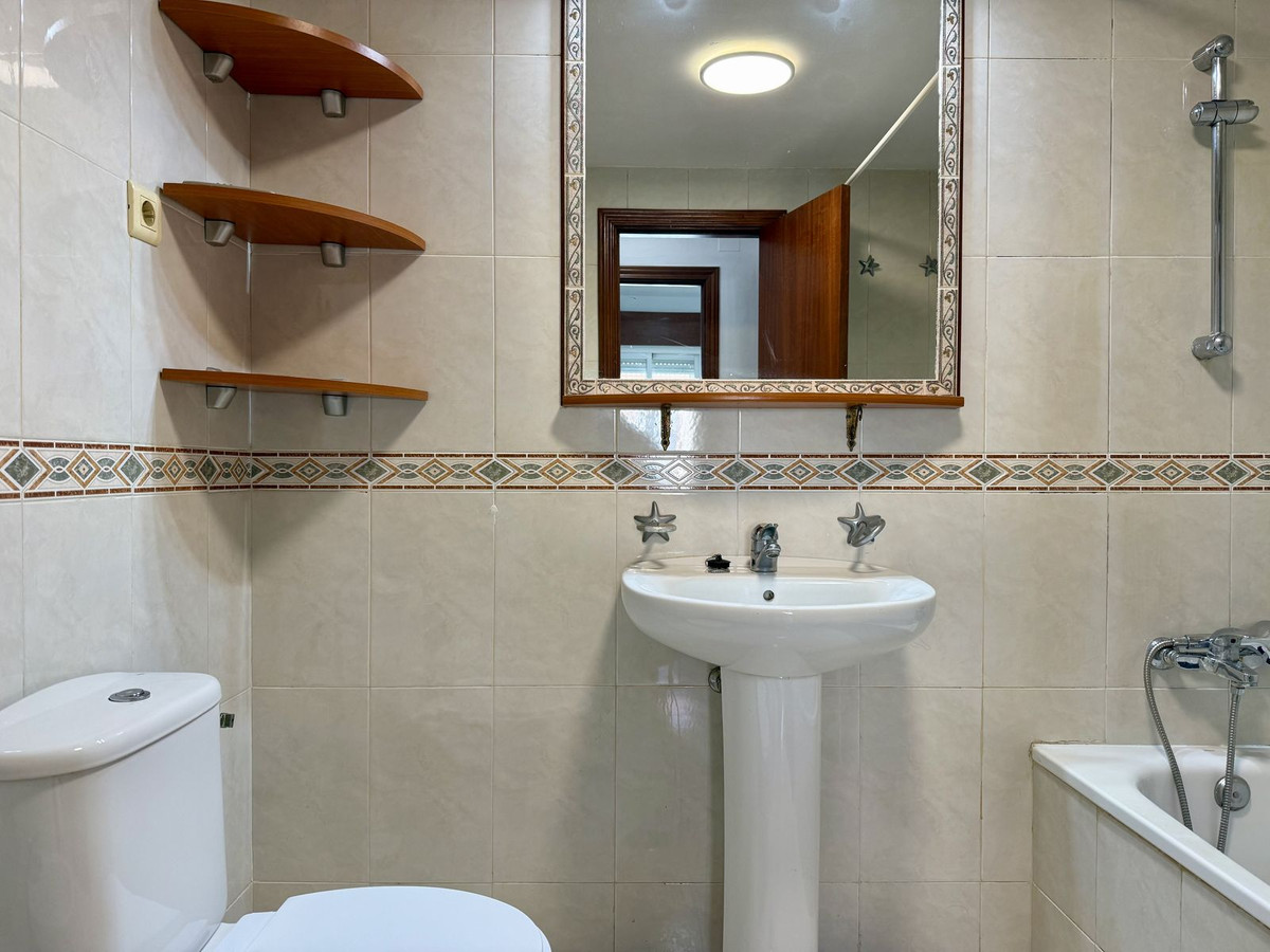 Se vende Apartamento Planta Media de 3 dormitorios en Costa Del Sol, Málaga, España