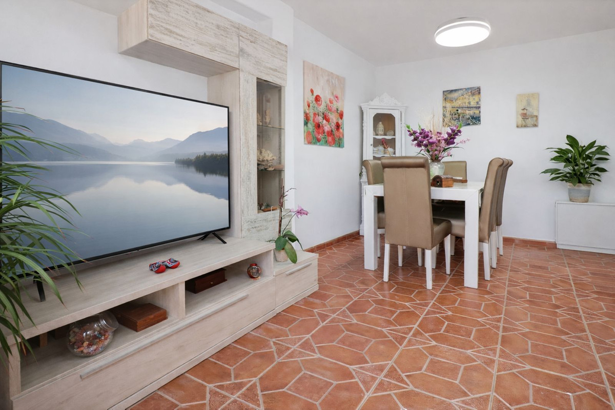 3 Bed Apartment for sale in Estepona Costa Del Sol, Málaga, Spain