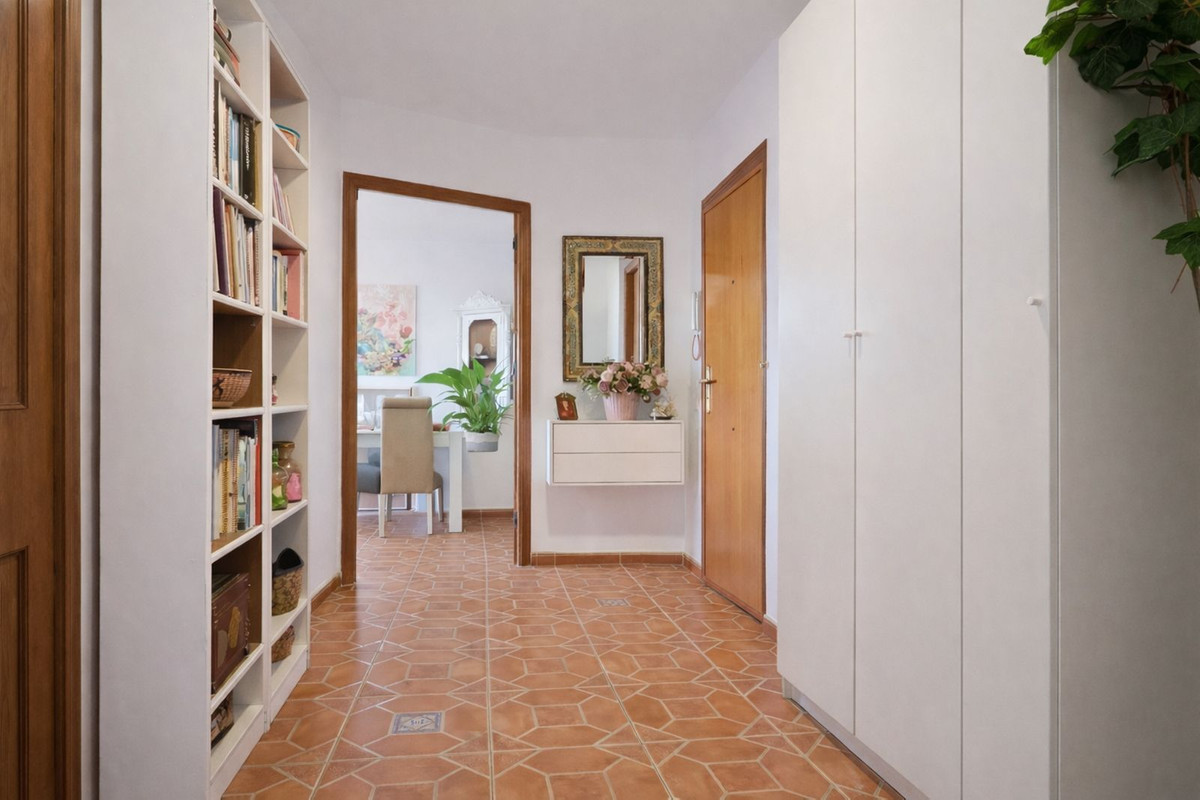 3 Bed Apartment for sale in Estepona Costa Del Sol, Málaga, Spain